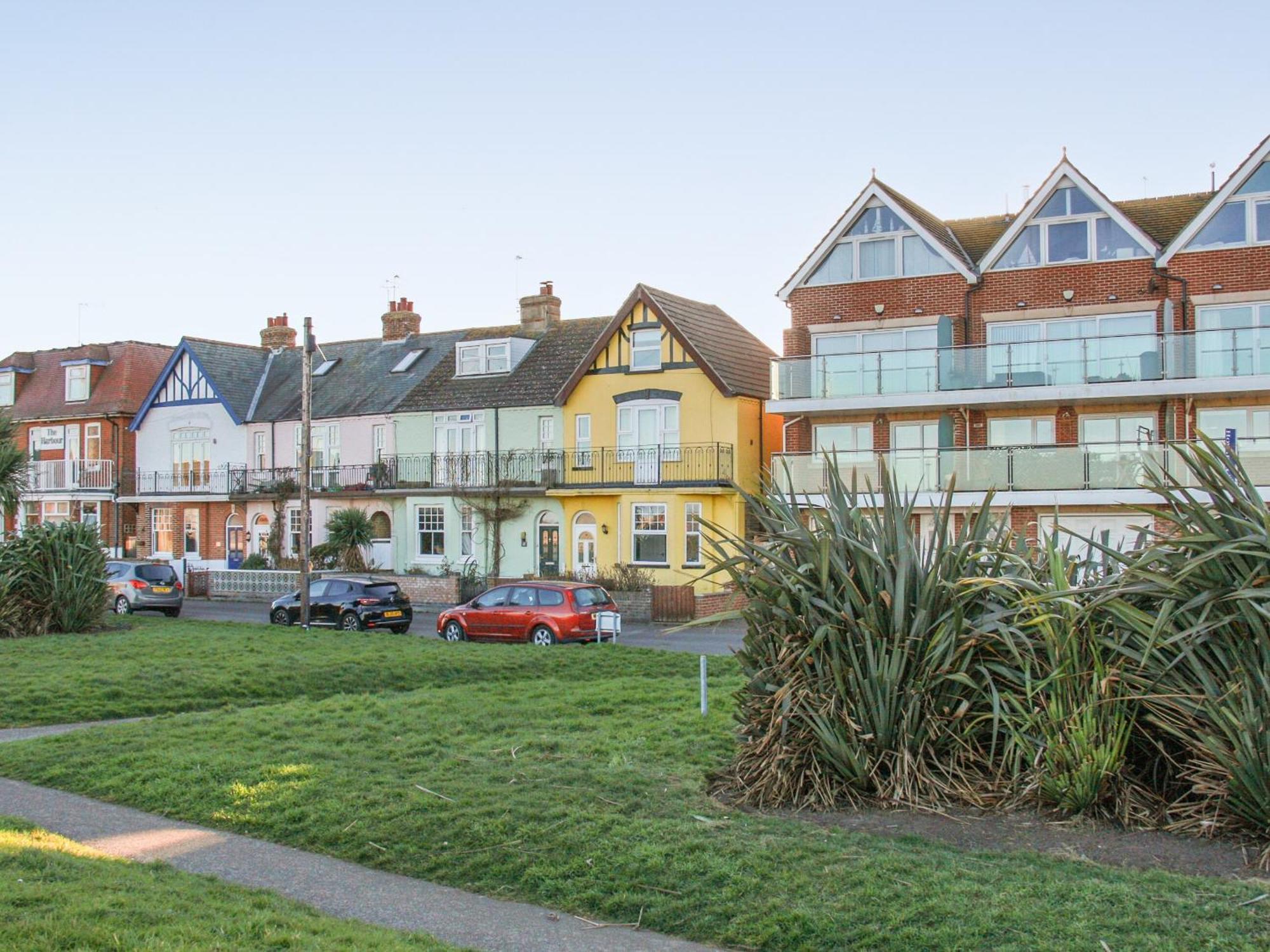 The Yellow House Gorleston-on-Sea Екстериор снимка